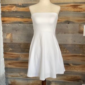 🛑BOGO‼️🆕🤍EXPRESS WHITE STRAPLESS MINI DRESS